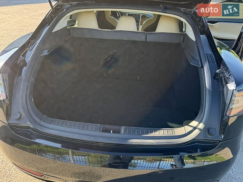 Ліфтбек Tesla Model S 2017 в Дніпрі