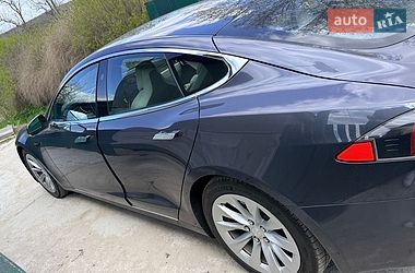 Лифтбек Tesla Model S 2017 в Киеве