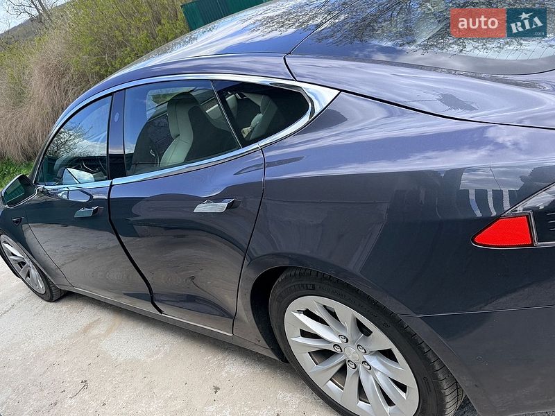 Лифтбек Tesla Model S 2017 в Киеве
