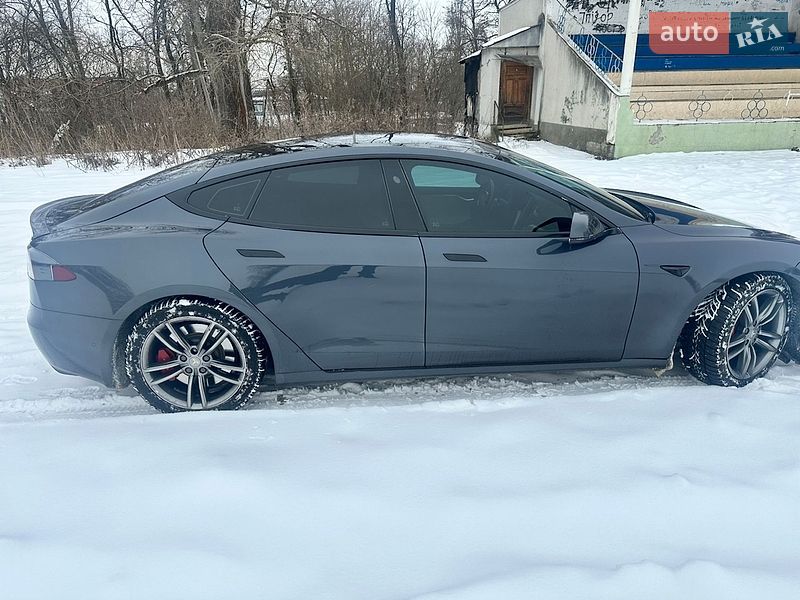 Ліфтбек Tesla Model S 2016 в Городку