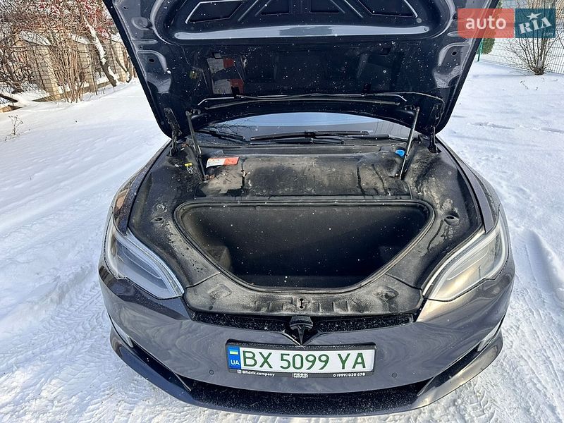 Ліфтбек Tesla Model S 2016 в Городку