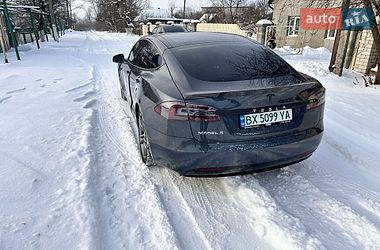Ліфтбек Tesla Model S 2016 в Городку
