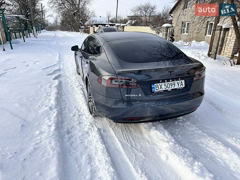 Ліфтбек Tesla Model S 2016 в Городку
