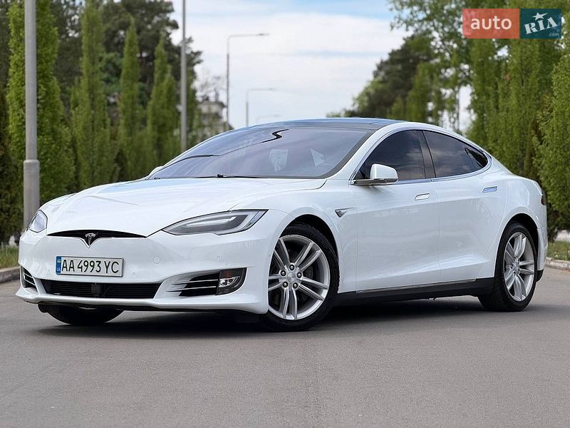 Tesla Model S 2015