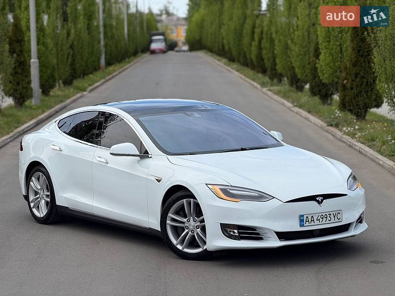 Лифтбек Tesla Model S 2015 в Киеве