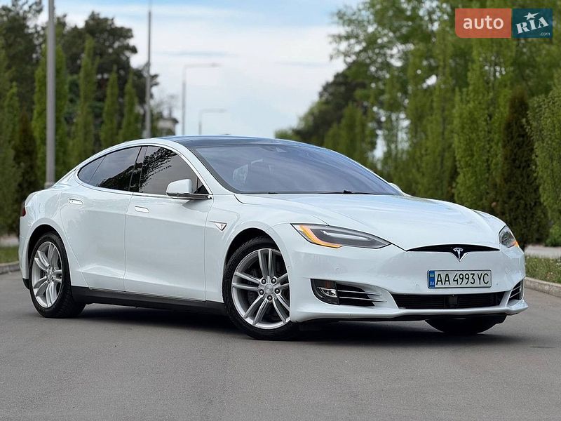 Лифтбек Tesla Model S 2015 в Киеве