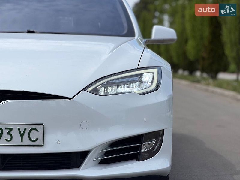 Лифтбек Tesla Model S 2015 в Киеве