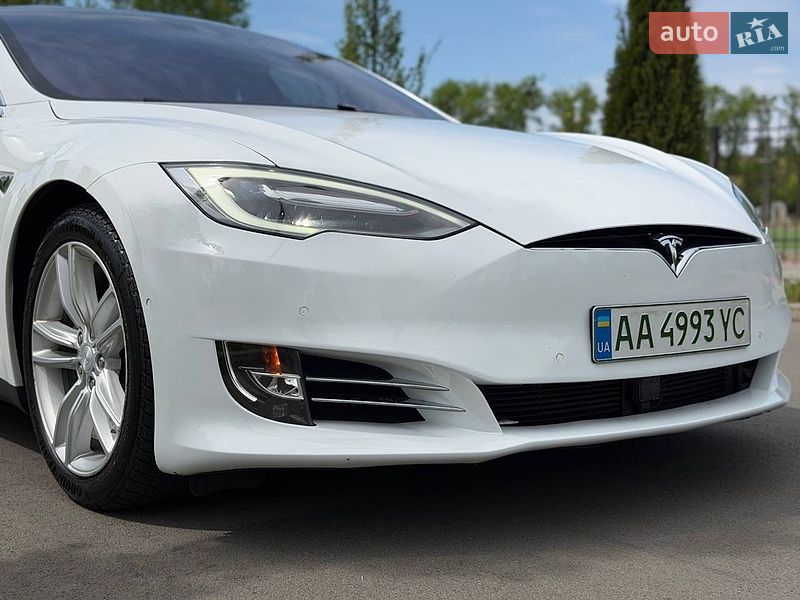 Лифтбек Tesla Model S 2015 в Киеве