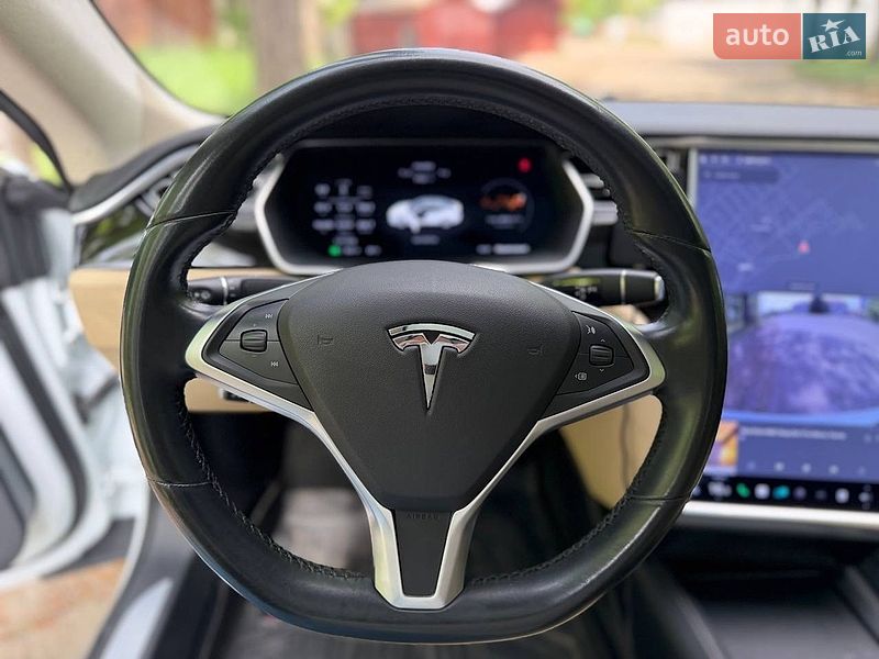 Лифтбек Tesla Model S 2015 в Киеве