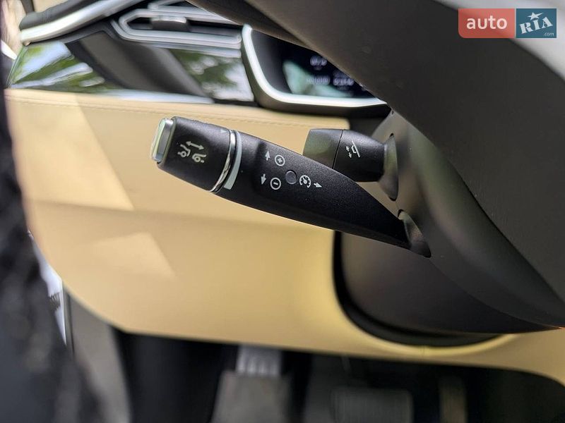 Лифтбек Tesla Model S 2015 в Киеве