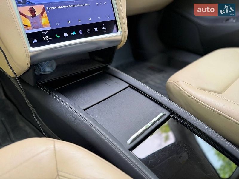Лифтбек Tesla Model S 2015 в Киеве
