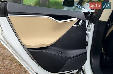 Лифтбек Tesla Model S 2015 в Киеве