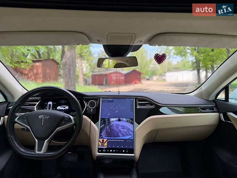 Лифтбек Tesla Model S 2015 в Киеве