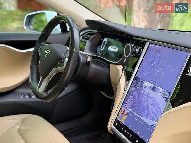 Лифтбек Tesla Model S 2015 в Киеве