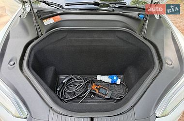 Лифтбек Tesla Model S 2015 в Киеве