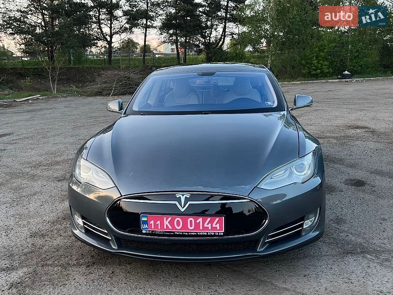 Лифтбек Tesla Model S 2013 в Львове