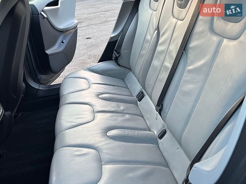Лифтбек Tesla Model S 2013 в Львове