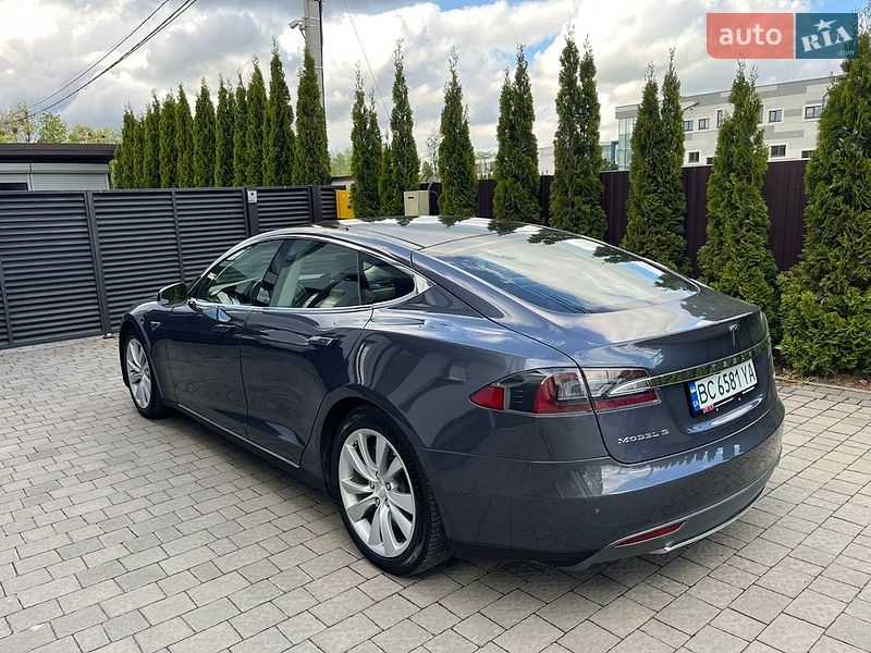 Ліфтбек Tesla Model S 2015 в Львові