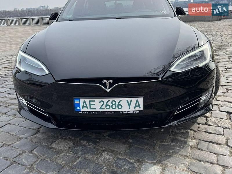 Лифтбек Tesla Model S 2017 в Киеве