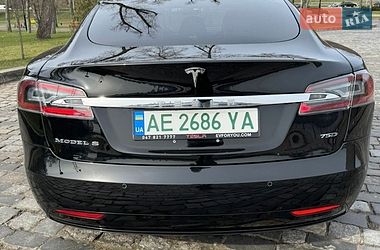 Лифтбек Tesla Model S 2017 в Киеве