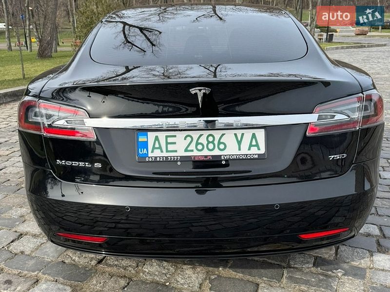 Лифтбек Tesla Model S 2017 в Киеве
