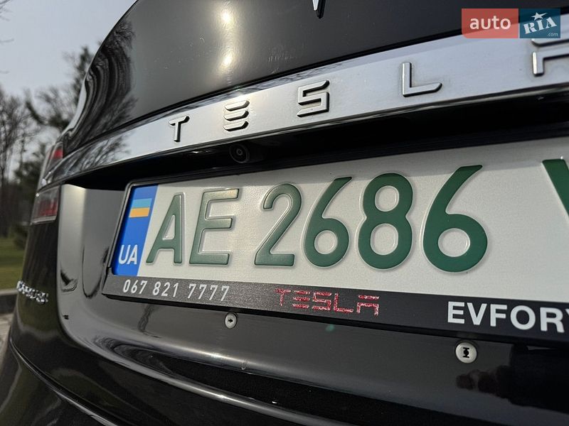 Лифтбек Tesla Model S 2017 в Киеве