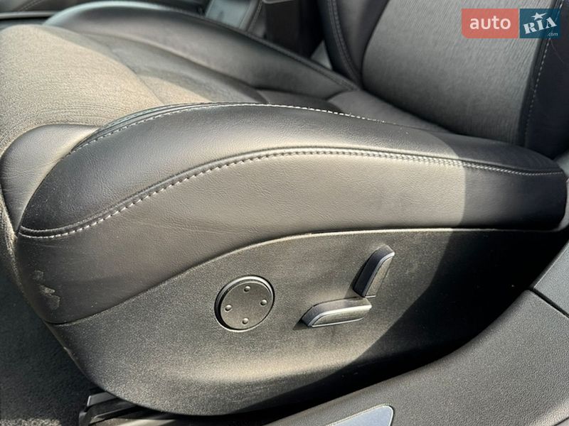 Лифтбек Tesla Model S 2017 в Киеве