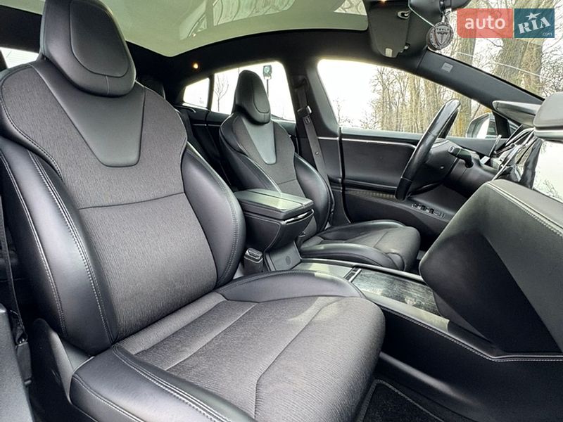 Лифтбек Tesla Model S 2017 в Киеве
