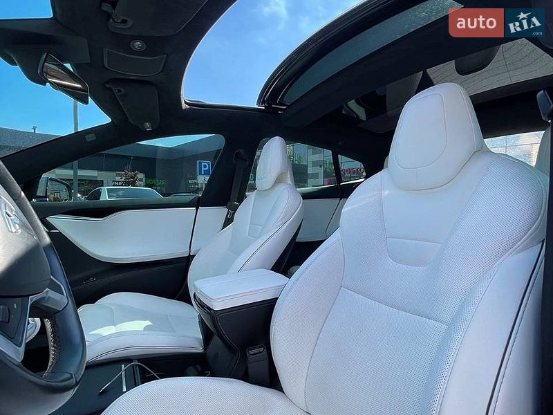 Ліфтбек Tesla Model S 2017 в Тернополі