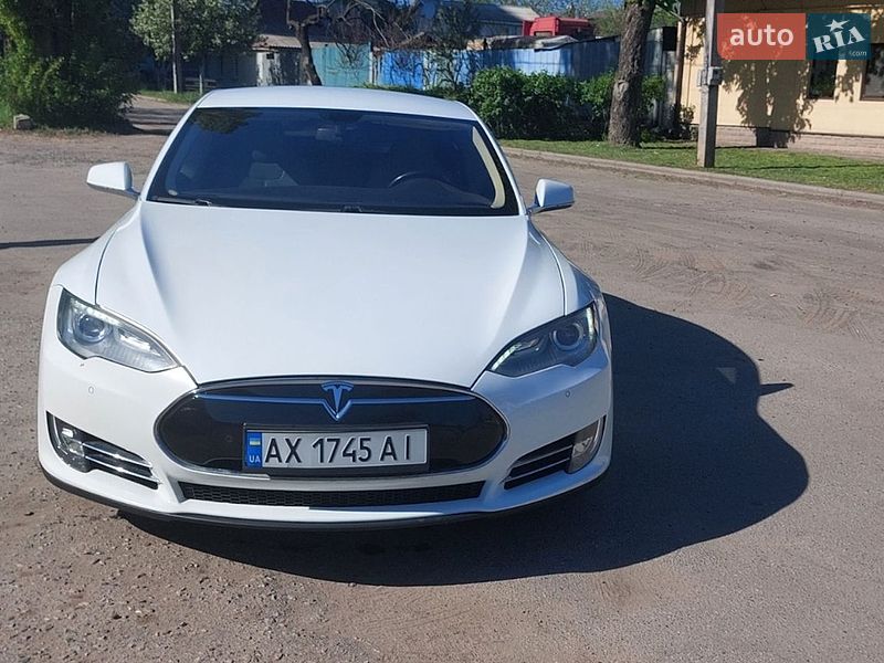 Tesla Model S 2013