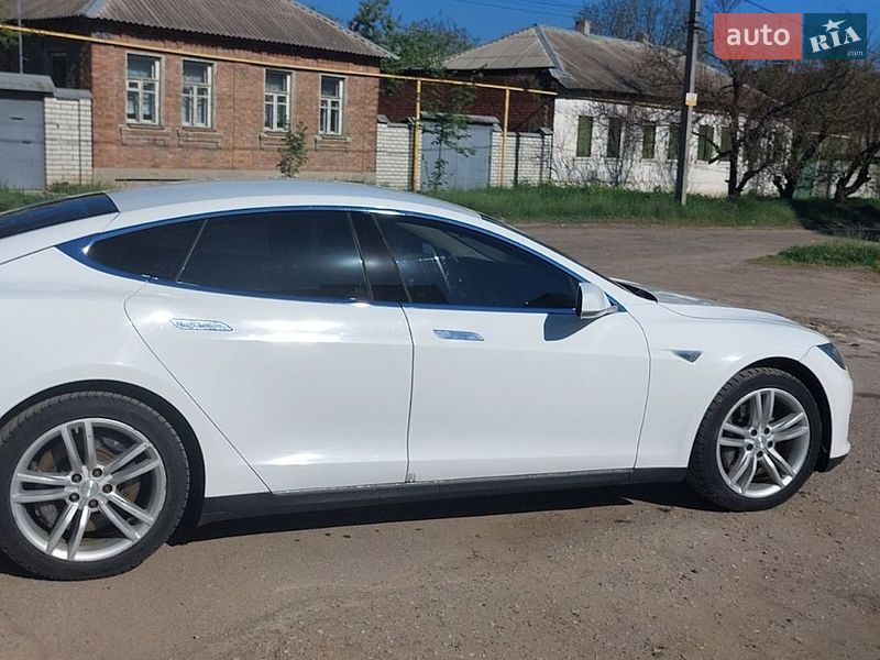 Лифтбек Tesla Model S 2013 в Харькове