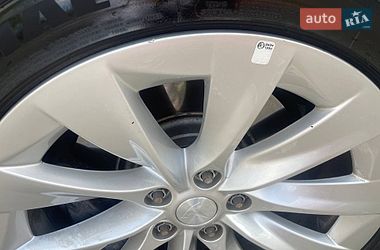 Ліфтбек Tesla Model S 2014 в Києві