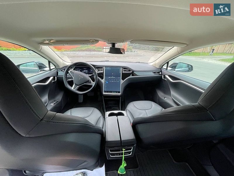 Ліфтбек Tesla Model S 2014 в Києві