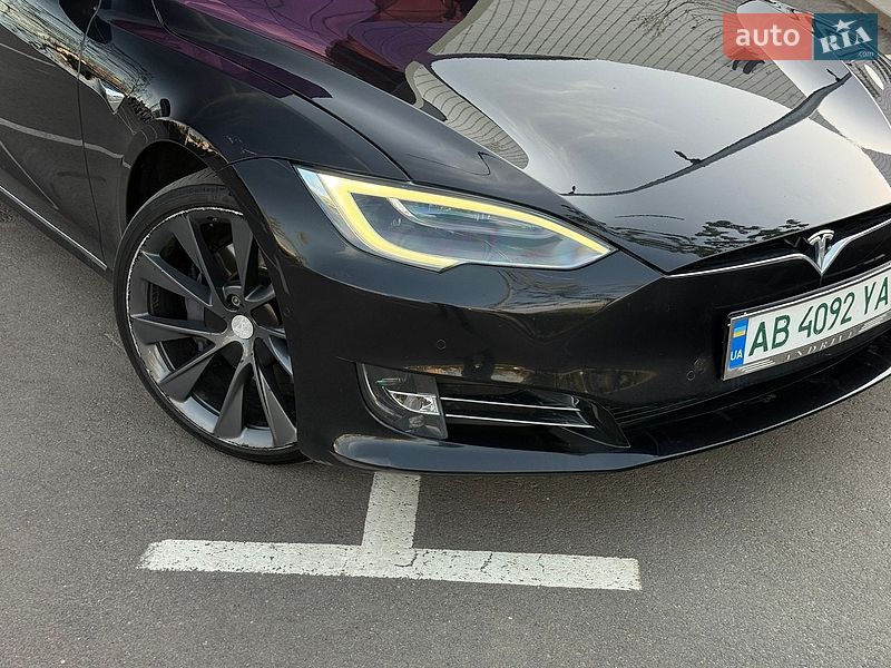 Лифтбек Tesla Model S 2018 в Киеве