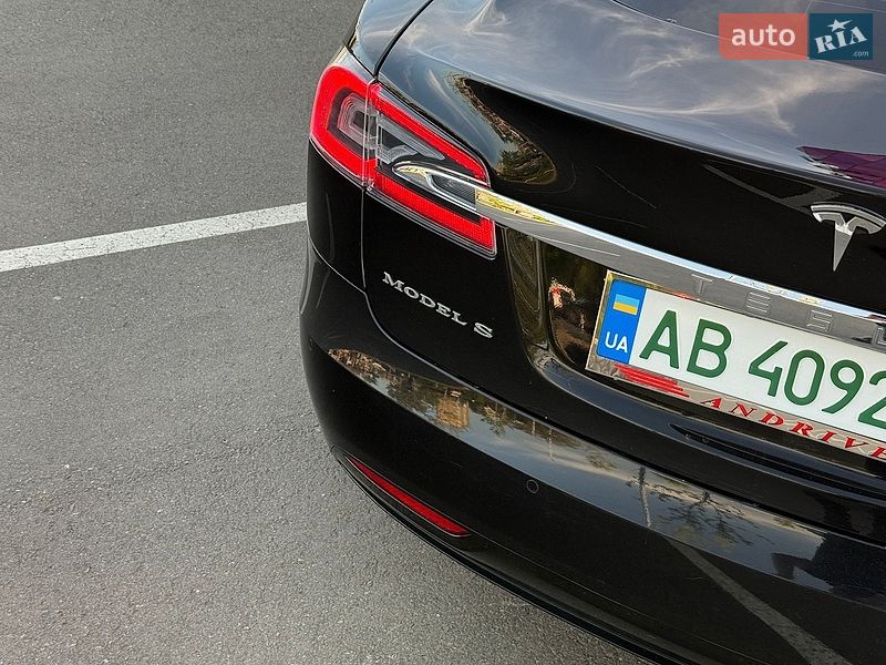Лифтбек Tesla Model S 2018 в Киеве