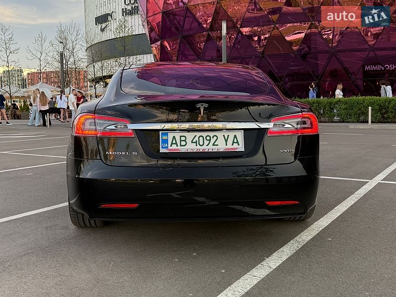 Лифтбек Tesla Model S 2018 в Киеве