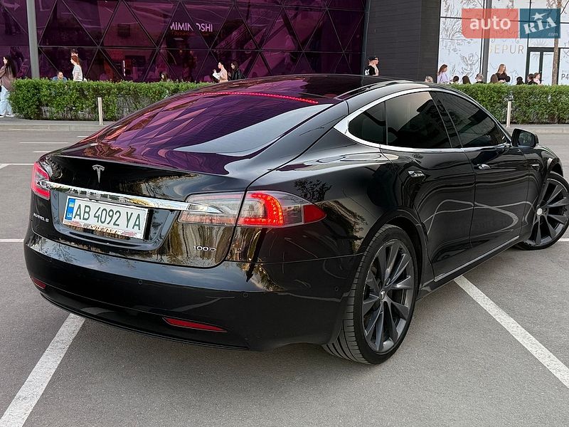 Лифтбек Tesla Model S 2018 в Киеве