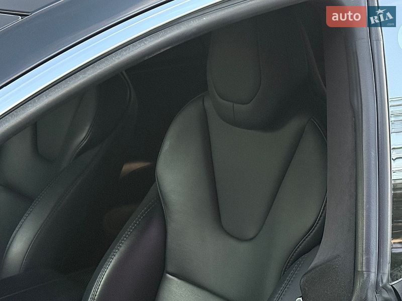 Лифтбек Tesla Model S 2018 в Киеве