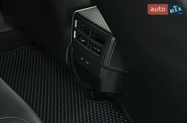 Лифтбек Tesla Model S 2018 в Киеве