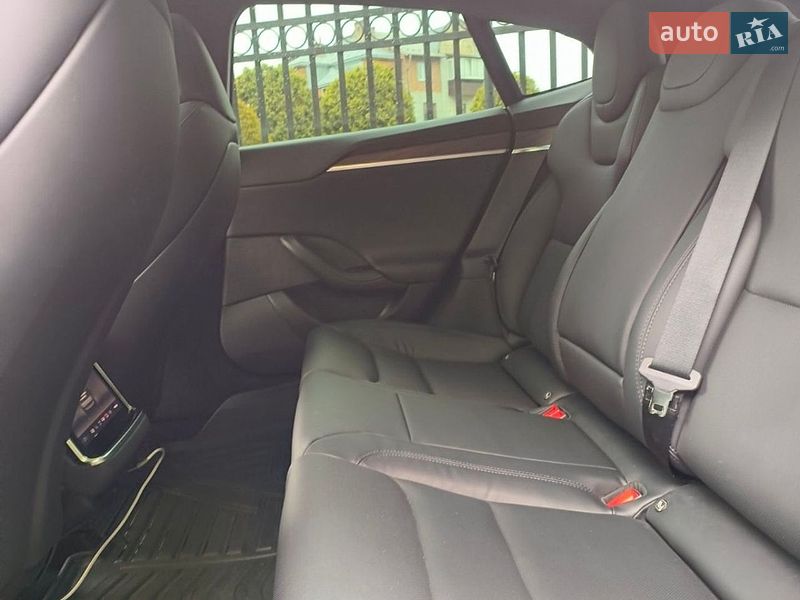 Лифтбек Tesla Model S 2021 в Львове