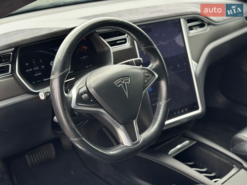 Ліфтбек Tesla Model S 2017 в Луцьку