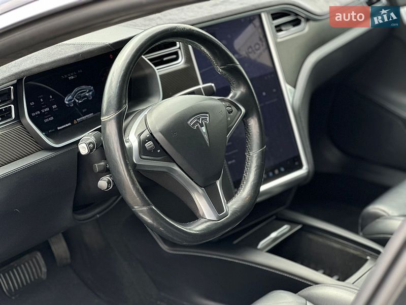 Ліфтбек Tesla Model S 2017 в Луцьку