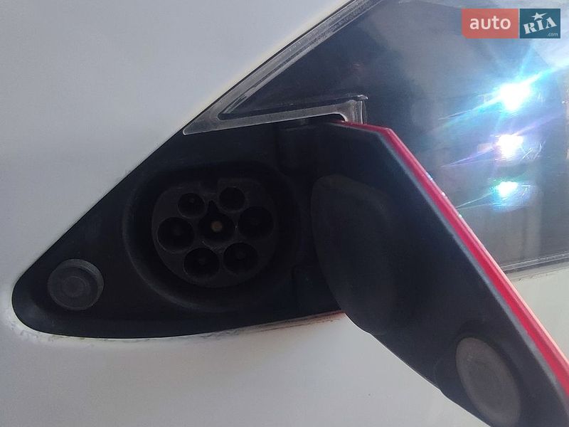 Лифтбек Tesla Model S 2014 в Житомире