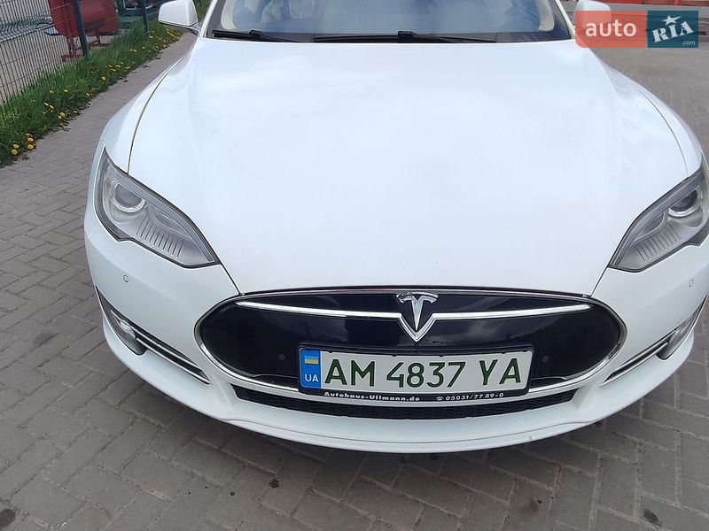 Лифтбек Tesla Model S 2014 в Житомире