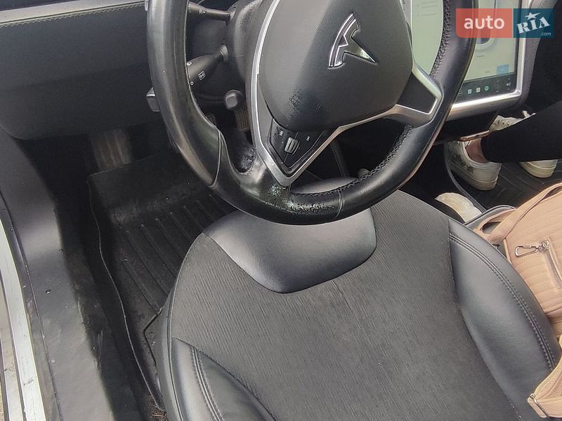 Лифтбек Tesla Model S 2014 в Житомире