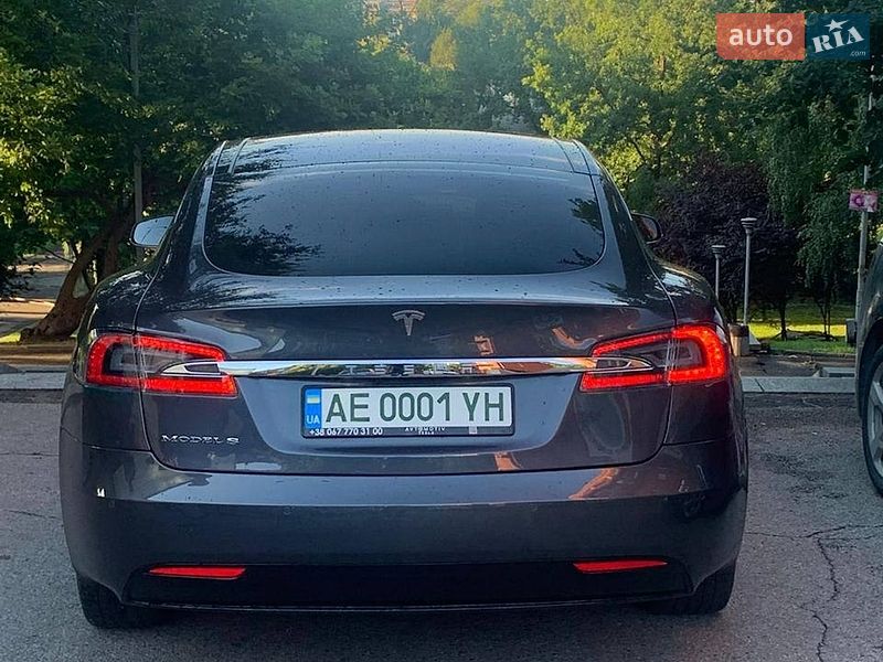 Лифтбек Tesla Model S 2017 в Днепре фото 9 Лифтбек Tesla Model S 2017 в Днепре