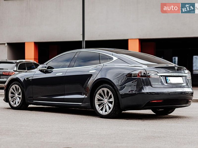 Лифтбек Tesla Model S 2017 в Днепре фото 2 Лифтбек Tesla Model S 2017 в Днепре