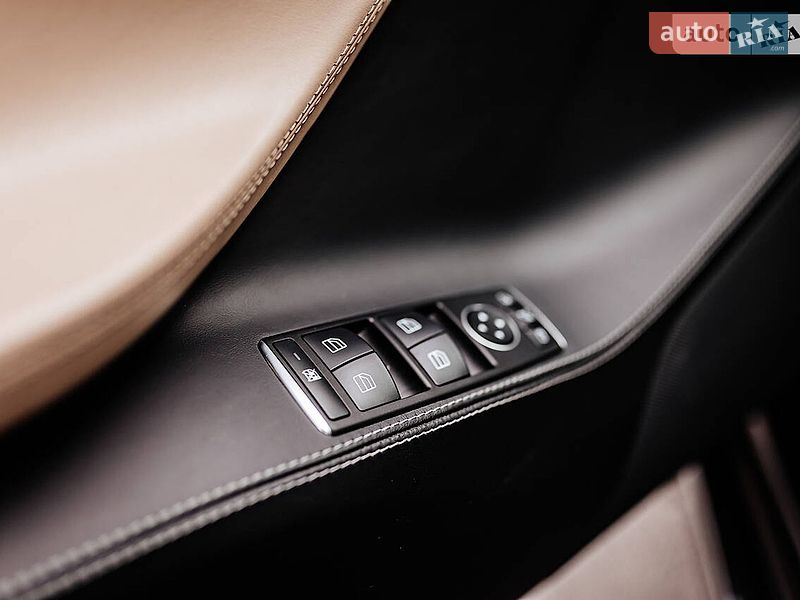 Лифтбек Tesla Model S 2017 в Днепре фото 16 Лифтбек Tesla Model S 2017 в Днепре