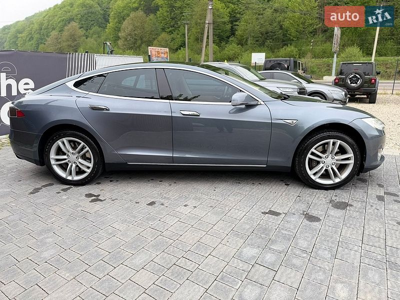 Лифтбек Tesla Model S 2013 в Ивано-Франковске