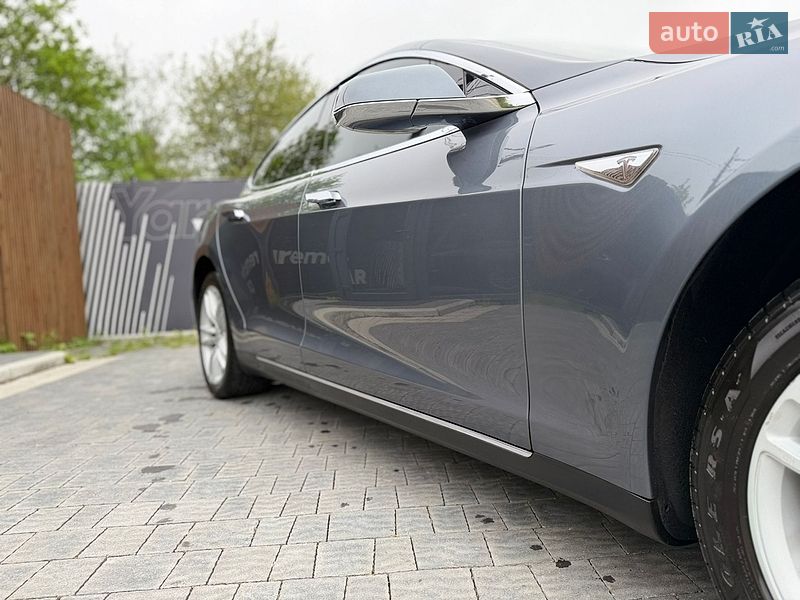 Лифтбек Tesla Model S 2013 в Ивано-Франковске